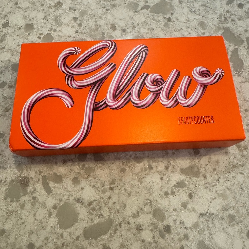 Brand New Unopened Shimmer and Glo Makeup Duo from Beautycounter!